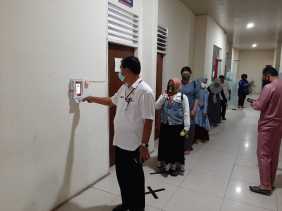 Bekerja 24 Jam, Petugas DPKP Tetap Terapkan Protokol Kesehatan