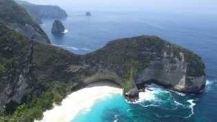 Ada Pantai Cantik yang Tersembunyi di Nusa Penida, Bali