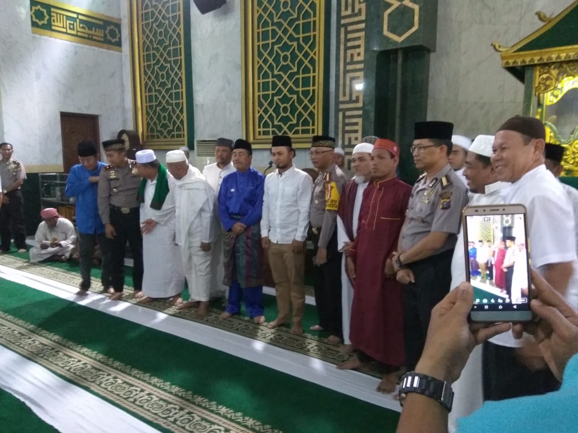 Dihadiri Gubernur Riau, Brigadir Amandus Ucapkan Kalimah Syahadat