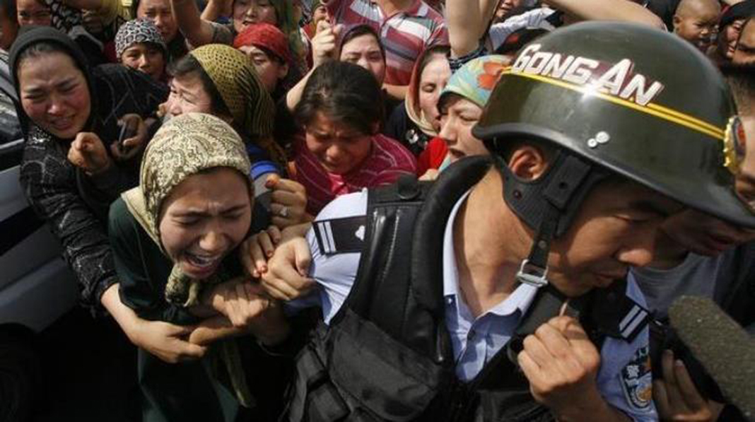 Muslim Uighur Dilarang Jalankan Ibadah, Hingga  Kerja Paksa di Pabrik