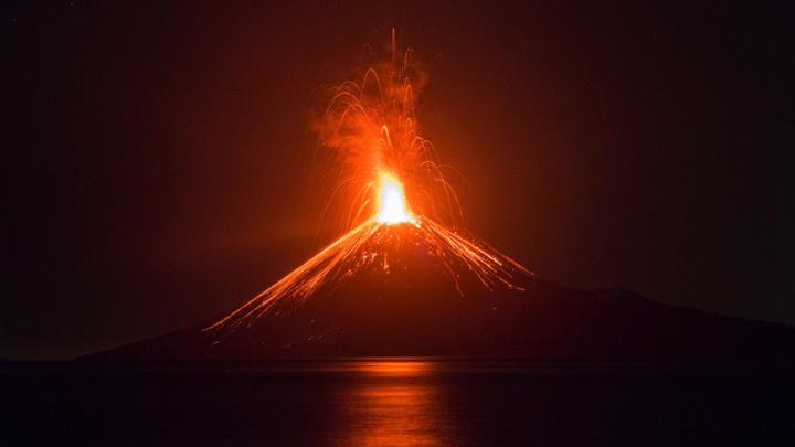Gunung Anak Krakatau Alami 2 Kali Kegempaan Letusan