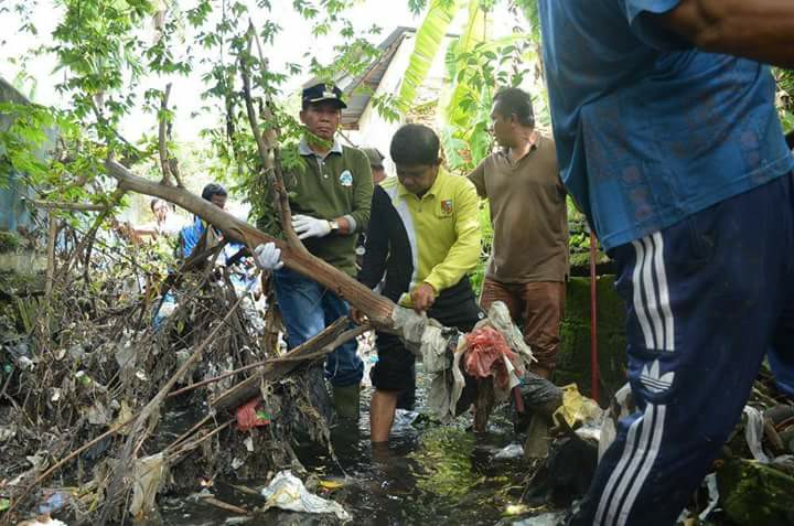 Walikota Bersama Masyarakat Goro Bersihkan Drainase dan Anak Sungai