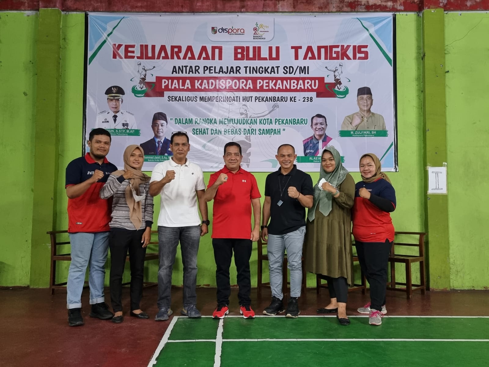 Meriahkan HUT ke-238 Pekanbaru, Dispora Buka Kejuaraan Badminton Antar SD/MI Pekanbaru