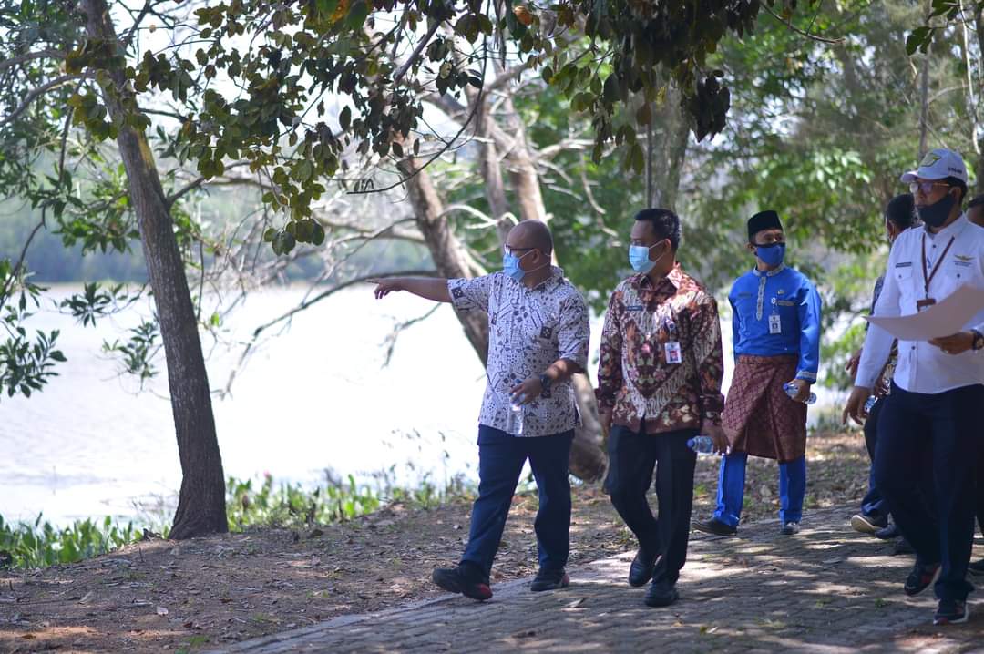 Pj Sekdako Pekanbaru Bersama Rombongan Tinjau Danau Bandar Kayangan