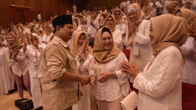 Prabowo Sapa Titiek Soeharto di Acara Deklarasi Emak-emak Pecinta Prabowo Subianto