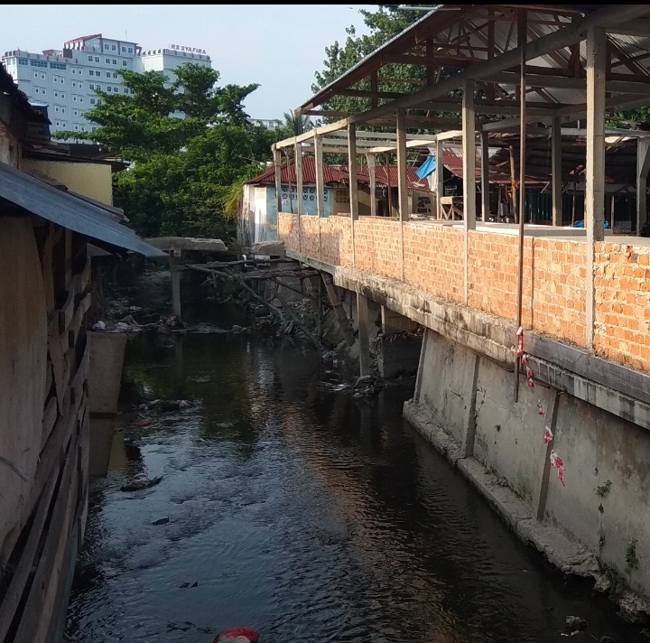 Penyebab Banjir Pasar Dupa, Bangunan Ditengah Sungai dan Tumpukan Sampah