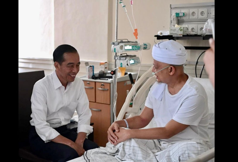 Sebelum Pelantikan Kepala BNPB, Jokowi Jenguk Ustaz Arifin Ilham di RSCM