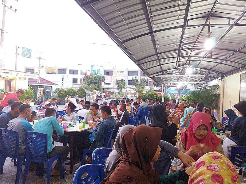 Masjid Alhuda Pekanbaru Sedian Makanan Berbuka Puasa Gratis Bagi Masyarakat