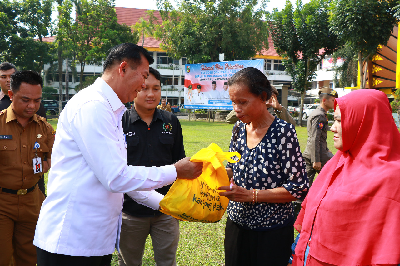 Yayasan Pewarta Bersama Alfamart Salurkan 235 Paket Sembako
