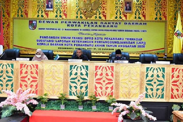 Fraksi DPRD Sampaikan Pandangan Umum Terhadap LKPj Walikota Pekanbaru TA 2020