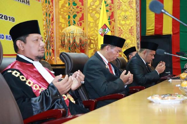 Wako Hadiri Pelantikan Ketua DPRD Kota Pekanbaru Definitif