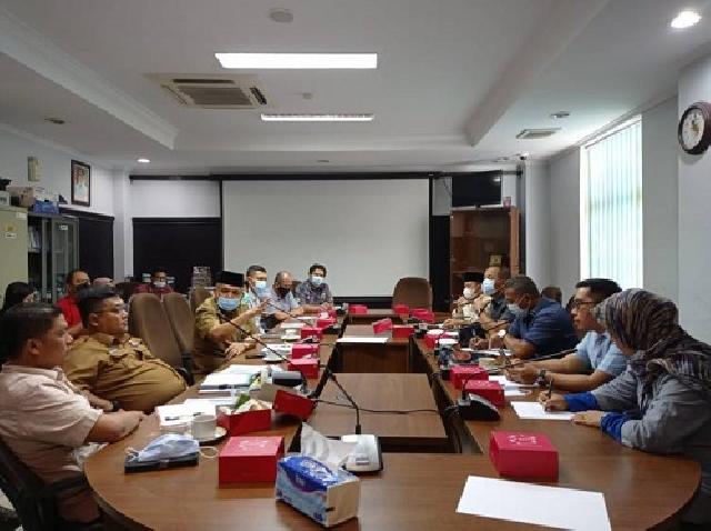 Komisi IV DPRD Pekanbaru Hearing PT Godang Tua Jaya dan PT Samhana Indah      